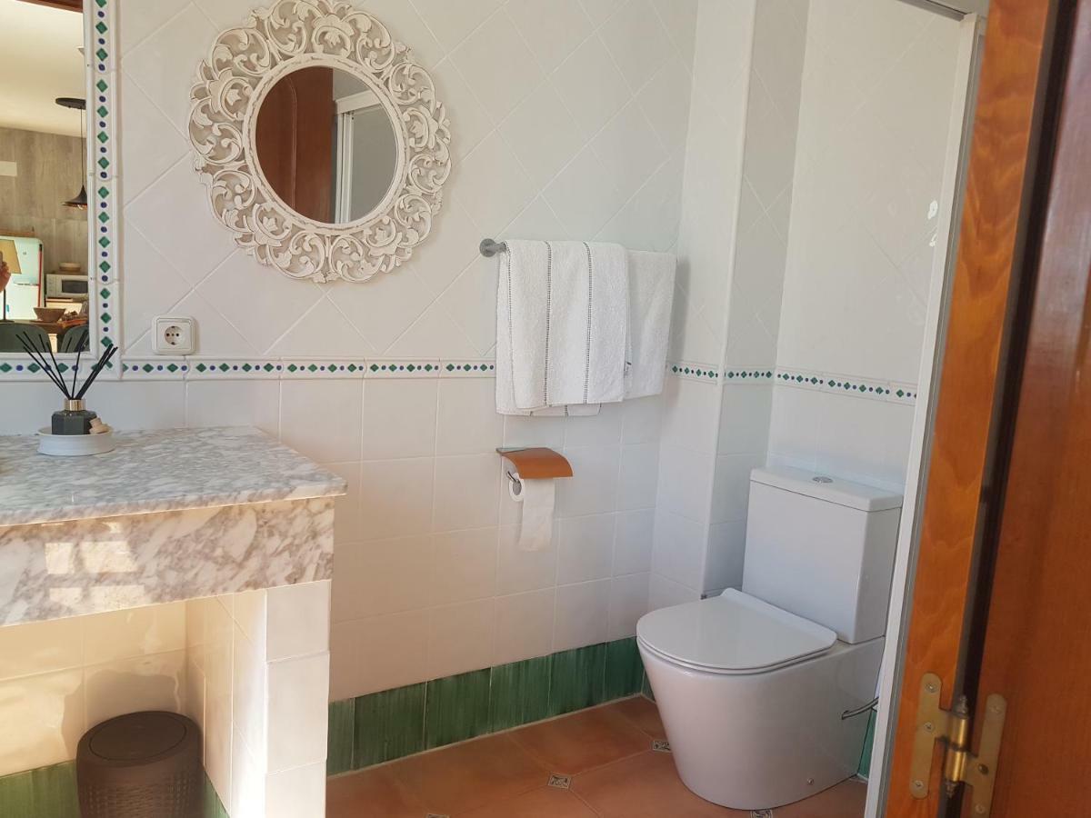 Atlantika, Solo Familias O Parejas